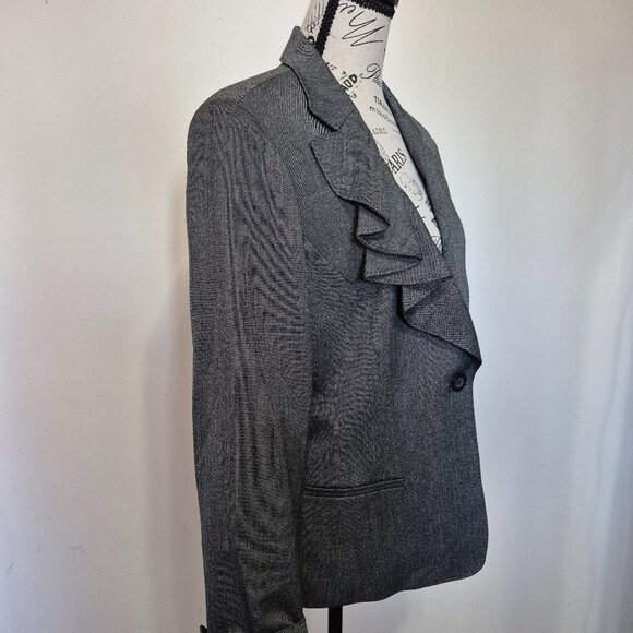 Stunning Blazer - Picture 2 of 9